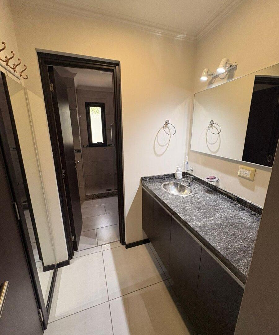 Foto de EN VENTA | Depto 2 Dorm AMOBLADO – COCHERA y Amenities – Villa Carlos, imagen 4