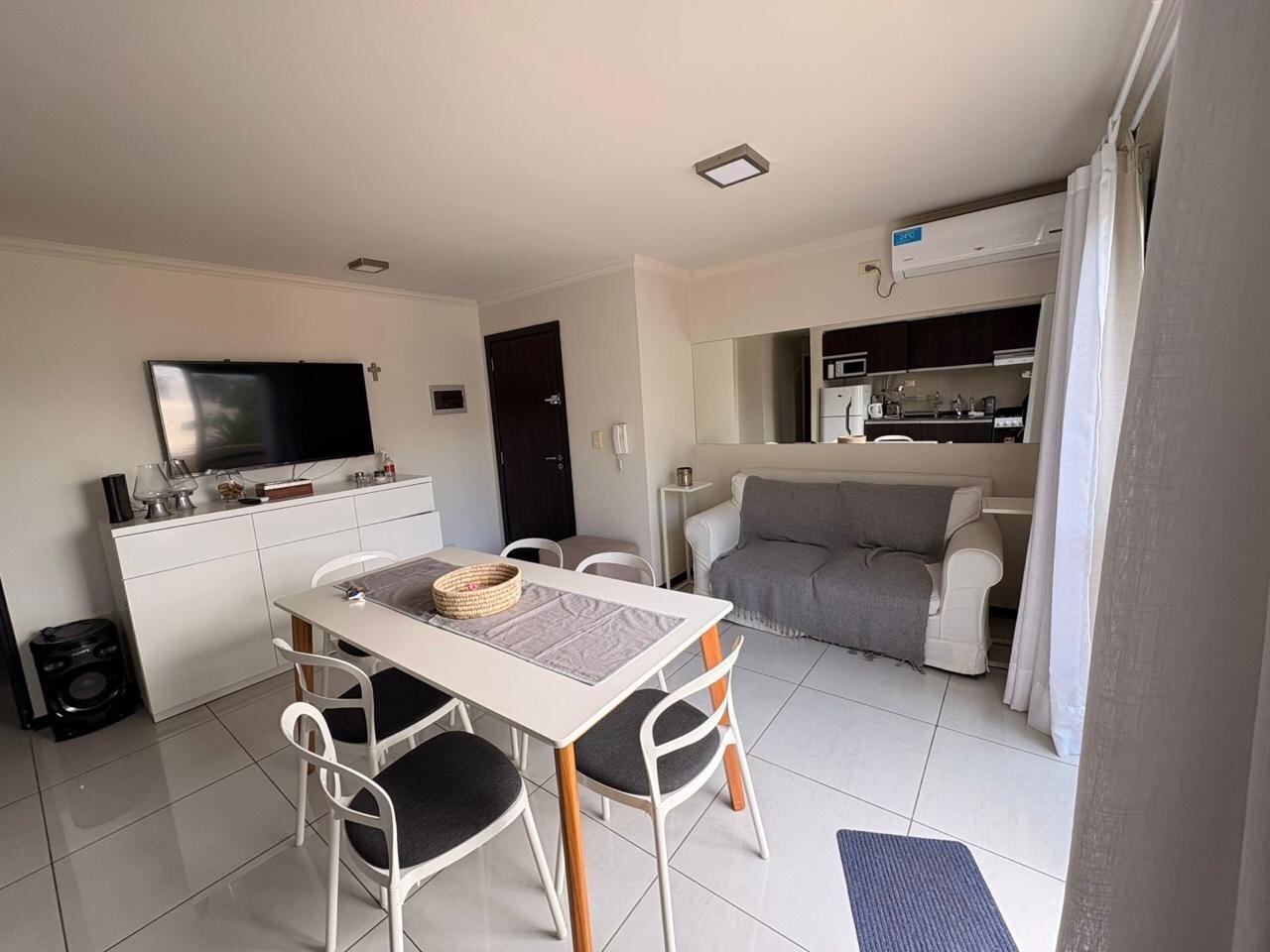 Foto de EN VENTA | Depto 2 Dorm AMOBLADO – COCHERA y Amenities – Villa Carlos, imagen 1