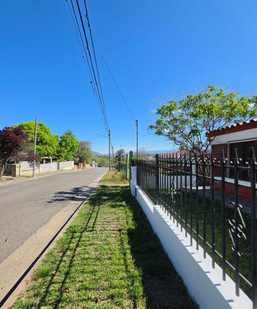 Foto de VENTA CASA en Villa Carlos Paz, 4 dormitorios, QUINCHO Y JARDÍN, imagen 1