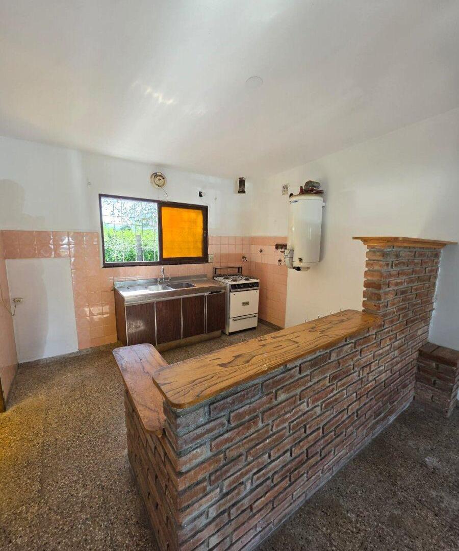 Foto de VENTA CASA en Villa Carlos Paz, 4 dormitorios, QUINCHO Y JARDÍN, imagen 3