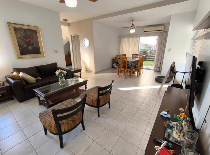 EN VENTA/ALQUILER DUPLEX ESQUINA APTO CREDITO! 2