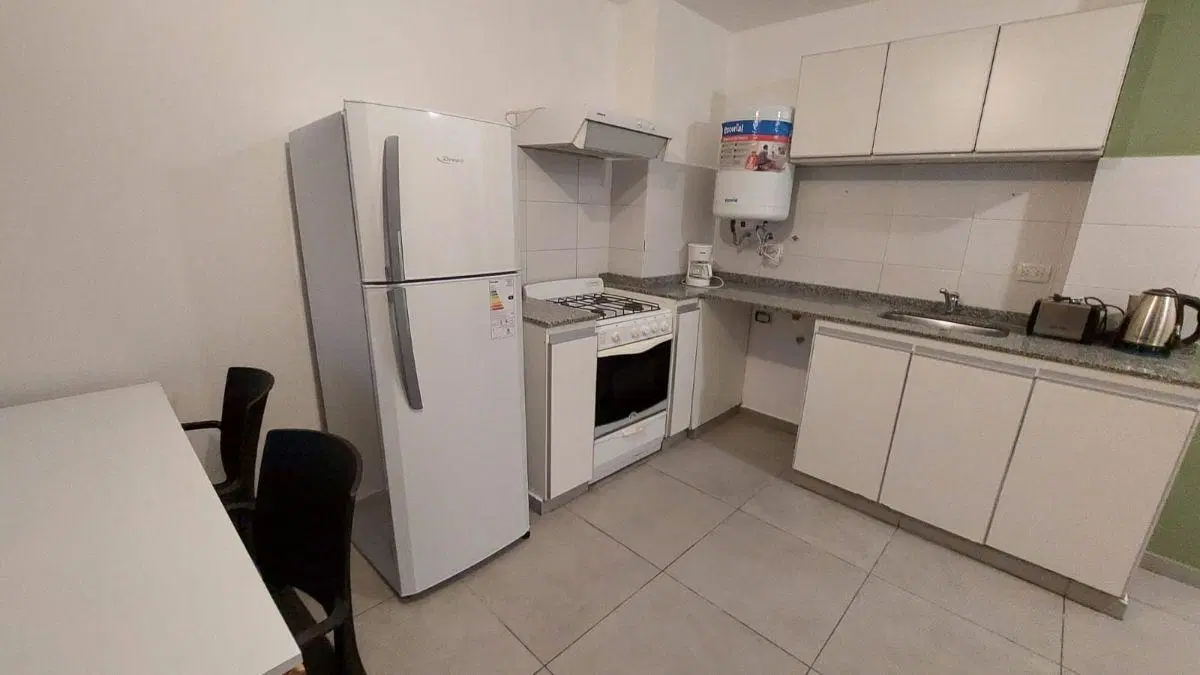 SE ALQUILA DEPARTAMENTO AMOBLADO CON COCHERA EN EXCELENTE UBICACION 5