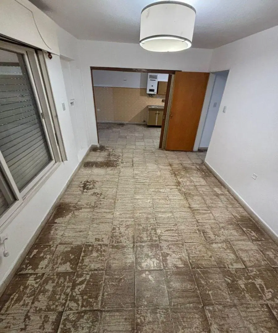 CASA EN ALQUILER - EN UNA PLANTA CON PATIO , JARDIN Y COCHERA 2