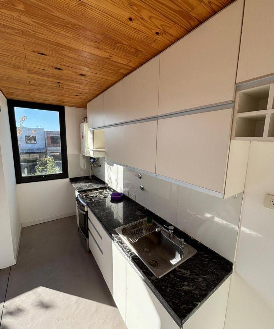 Foto de EN ALQUILER - DUPLEX MODERNO CON VISTAS Y EXCELENTE ILUMINACION EN DOCTA, imagen 2