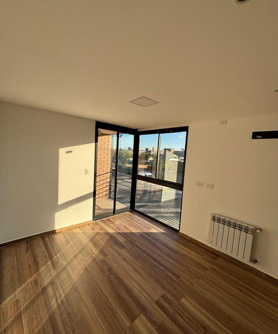 Foto de EN VENTA - EXCELENTE DUPLEX EN DOCTA A METROS DEL INGRESO PRINCIPAL, imagen 2