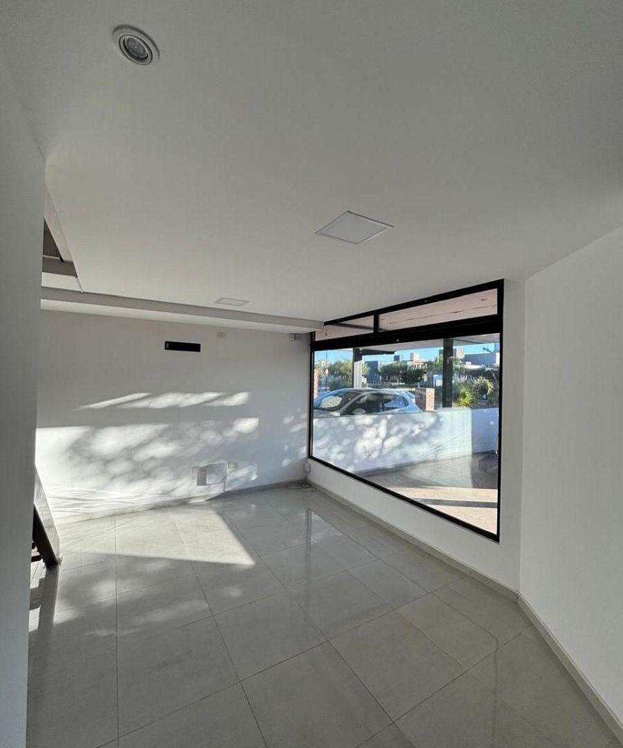 Foto de EN VENTA - EXCELENTE DUPLEX EN DOCTA A METROS DEL INGRESO PRINCIPAL, imagen 4