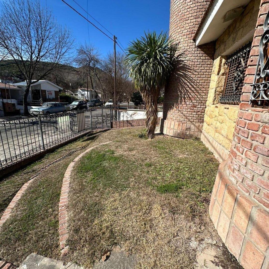 Casa Cuatro Dorm. - en Venta - Villa Carlos Paz 4