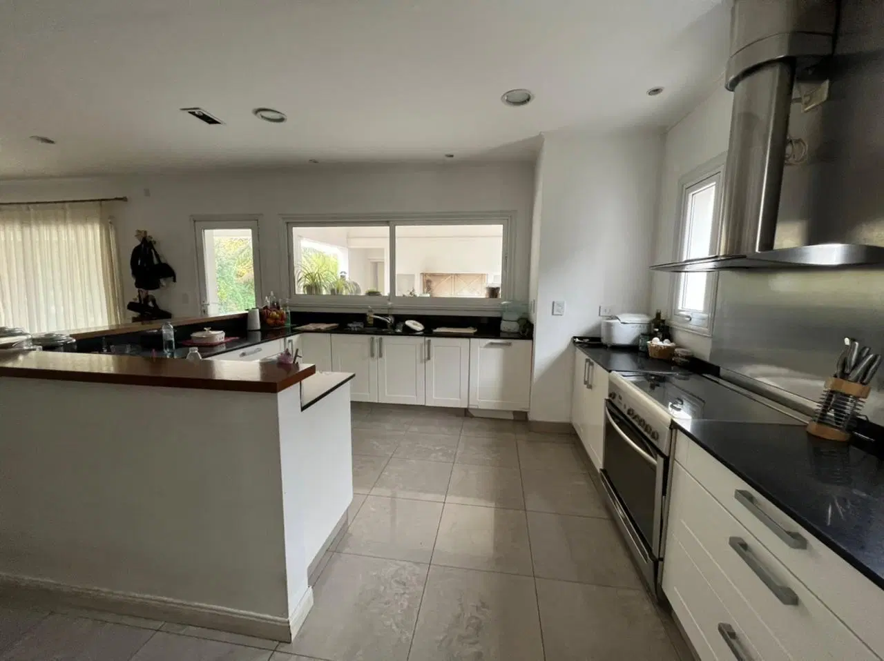 CASA EN VENTA - LOMAS DE LA CAROLINA 5