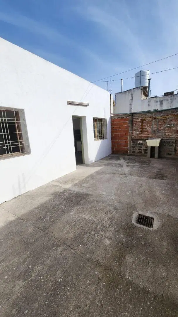 CASA EN ALQUILER - BARRIO JARDÍN 2