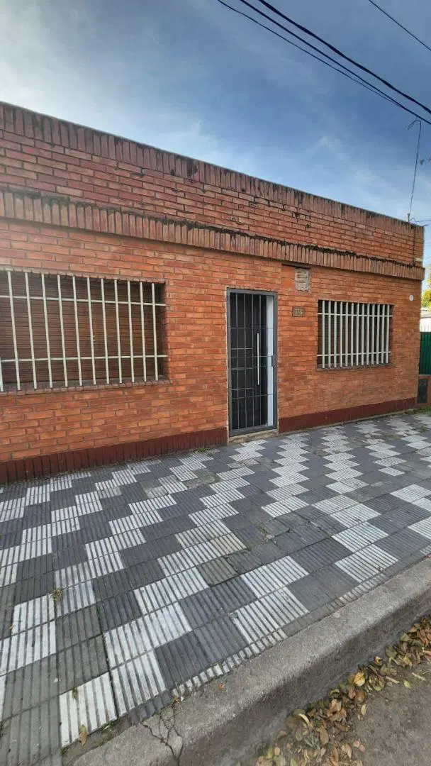 CASA EN ALQUILER - BARRIO JARDÍN 4