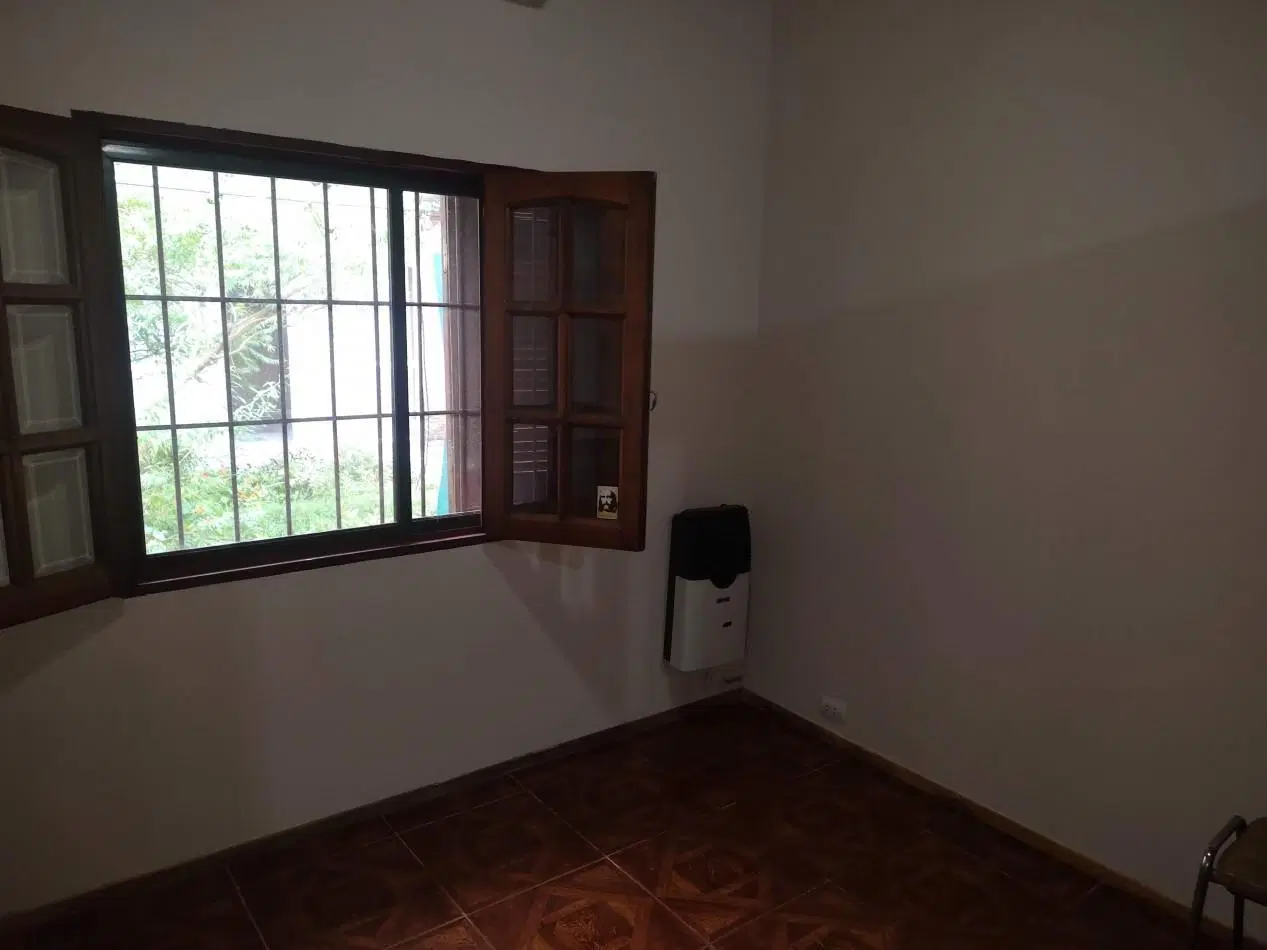 Casa 2 dormitorios garage patio quincho Azcuenaga 3