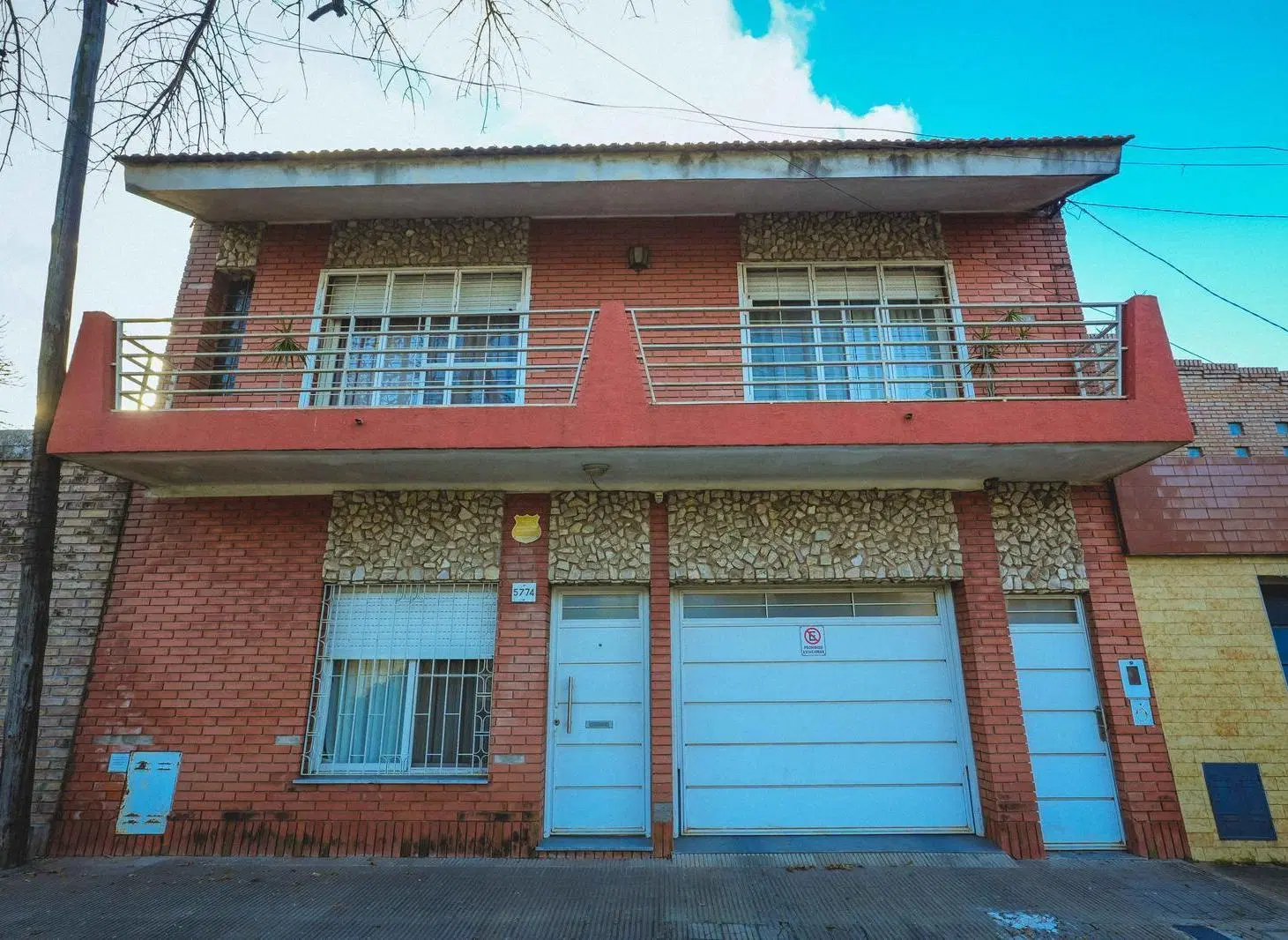 Casa 3 dormitorios Pileta quincho Azcuenaga Apto Credito 1