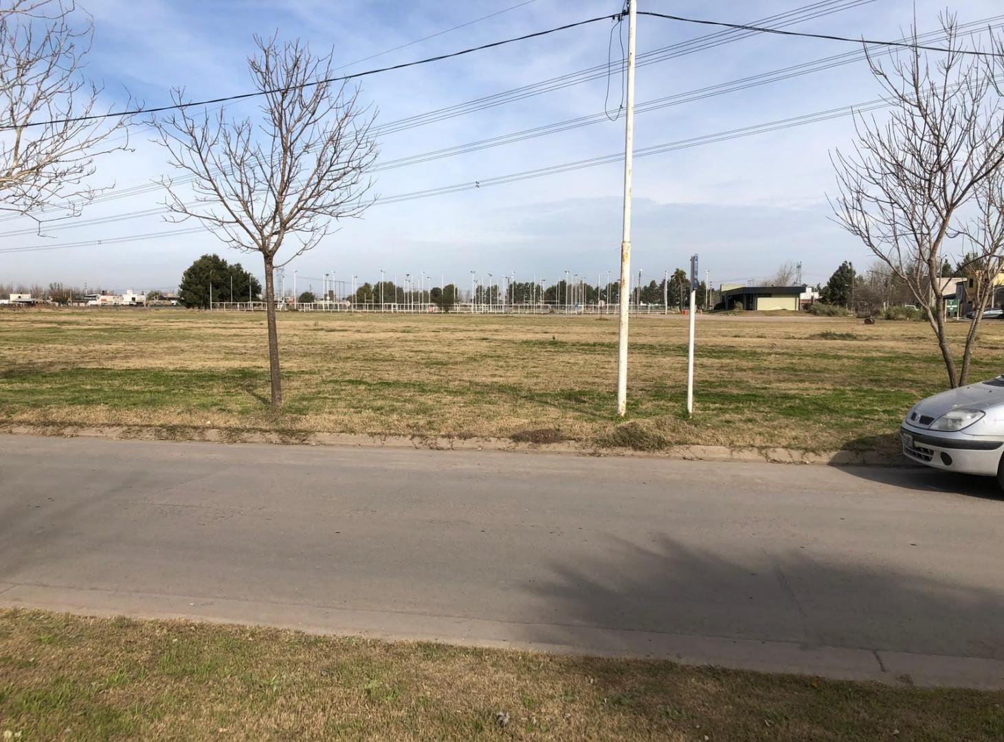 Foto de Terreno uso comercial doble ingreso, imagen 2