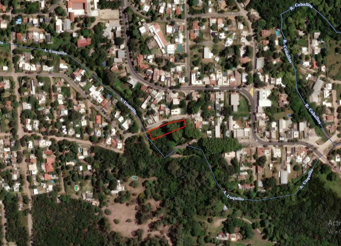 Lote amplio en Unquillo, fondo al arroyo y acceso pavimentado 2