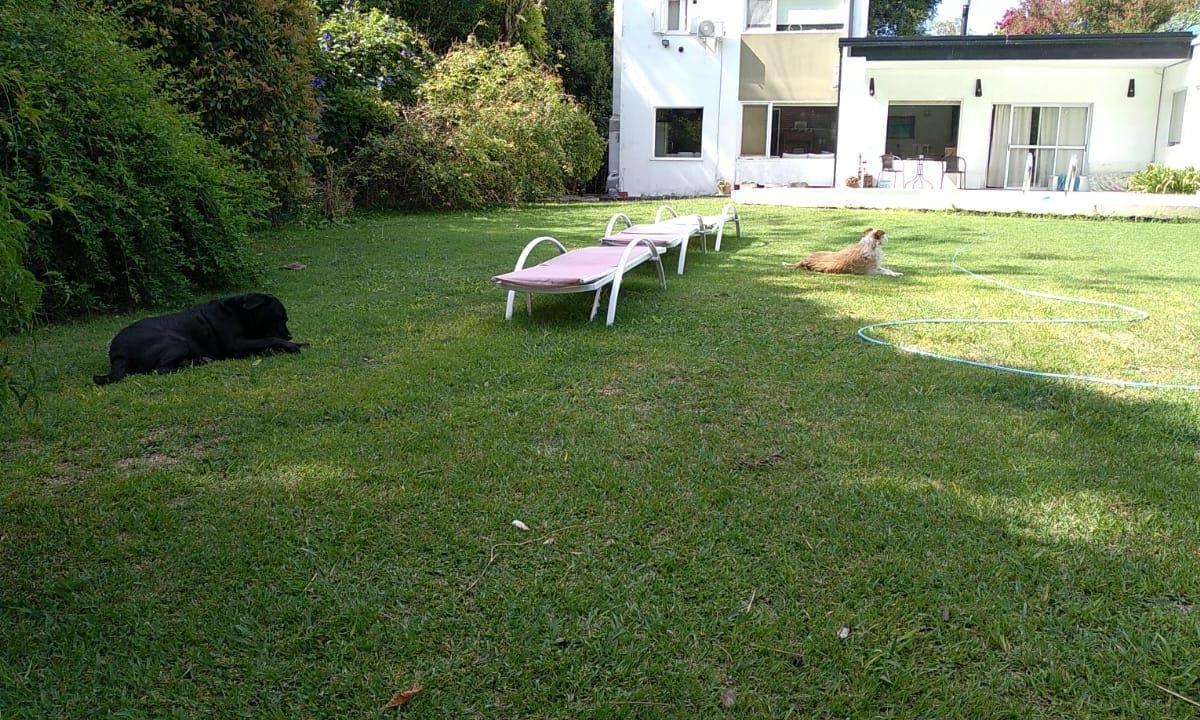 Casa con Gran Parque y Pileta 3