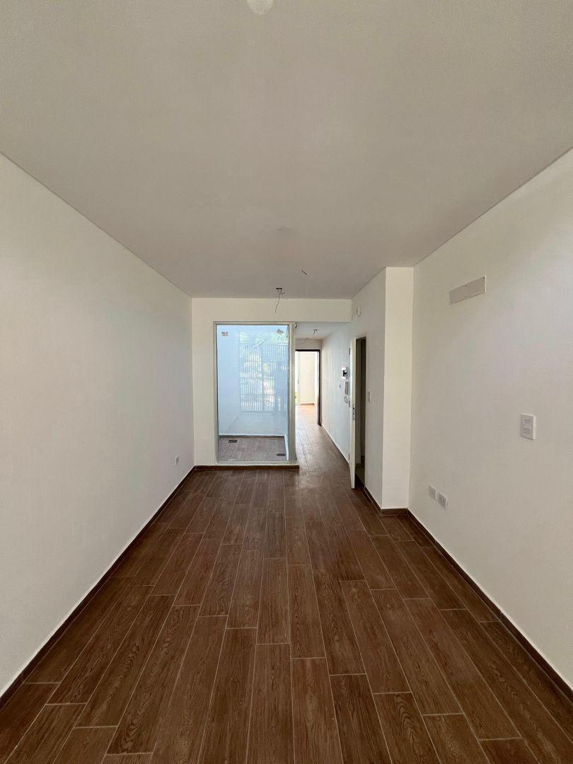 Foto de Oficina comercial de 34 m2 + 22 m2 de patio - La Plata, imagen 4