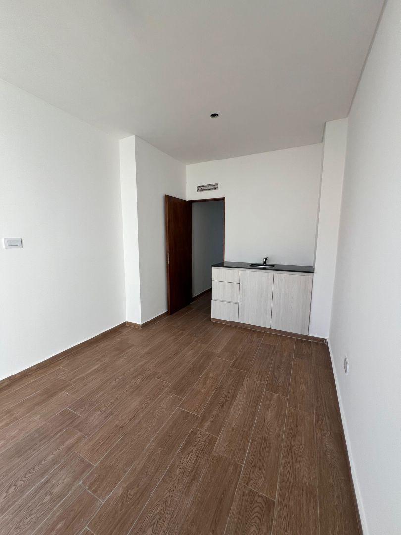 Foto de Oficina comercial de 34 m2 + 22 m2 de patio - La Plata, imagen 5