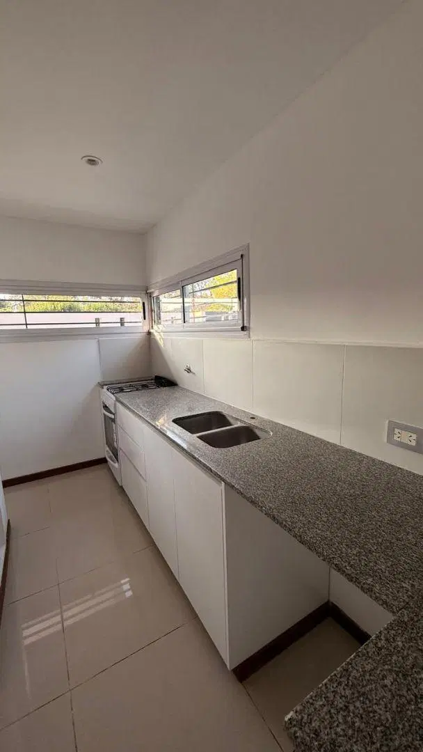 Casa 2 dormitorios. | 21a al 1600 2