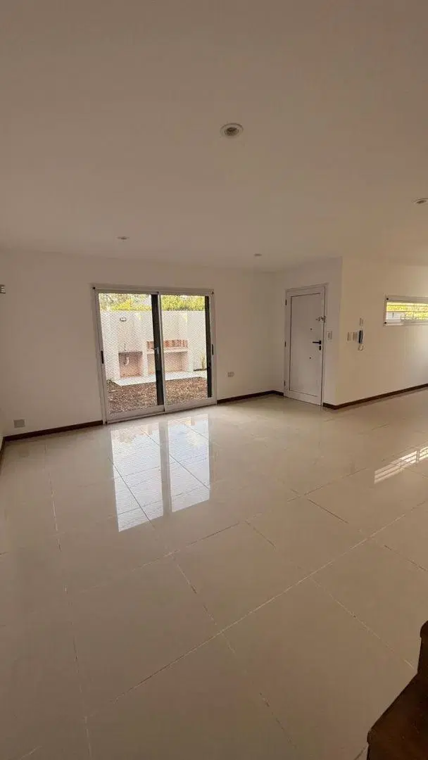 Casa 2 dormitorios. | 21a al 1600 3