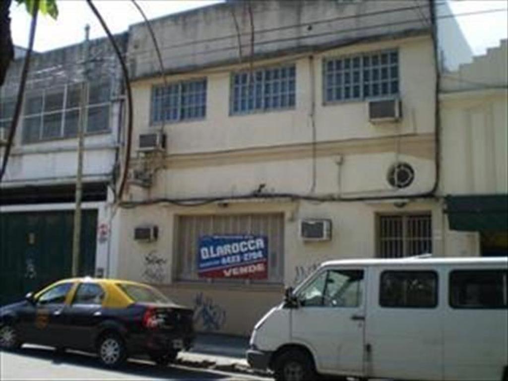 Carlos Calvo y Jujuy PH Al Frente en 2 Plantas 300 m² Cubiertos 1