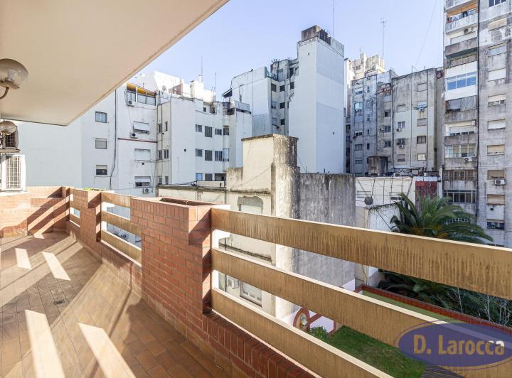  4 AMBIENTES CON DPCIAS Y COCHERA BALCON CONTRAFRENTE ORIENTACION NORTE 4
