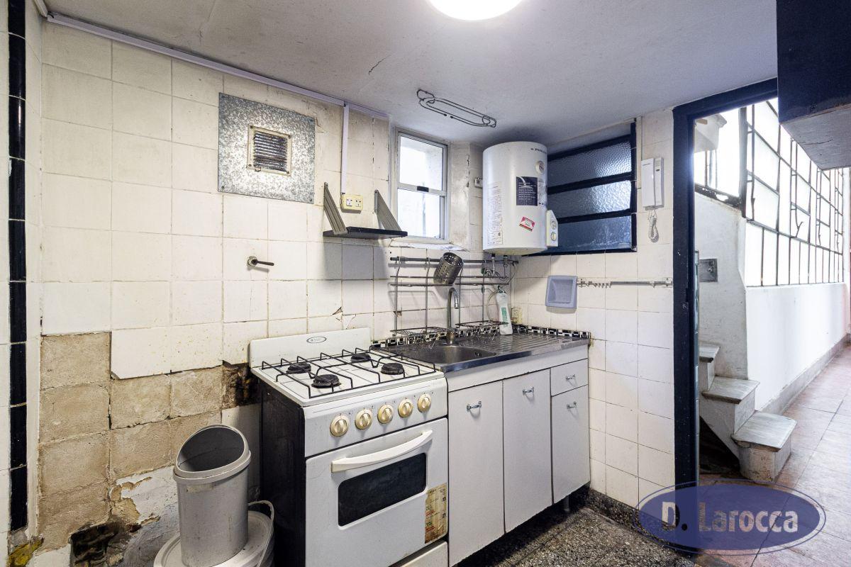 4 AMBIENTES PRIMER PISO POR ESCALERA ESTILO ANTIGUO