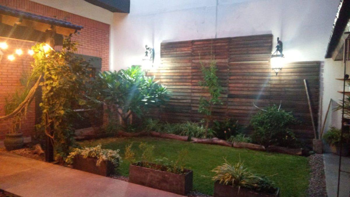 Espectacular Casa en Venta. 7 Ambientes - Mataderos 2