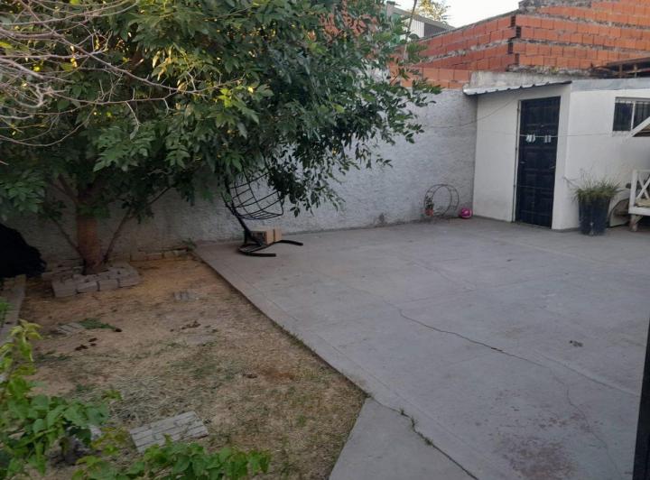 CASA 3 AMBIENTES VENTA COCHERA MERLO 5