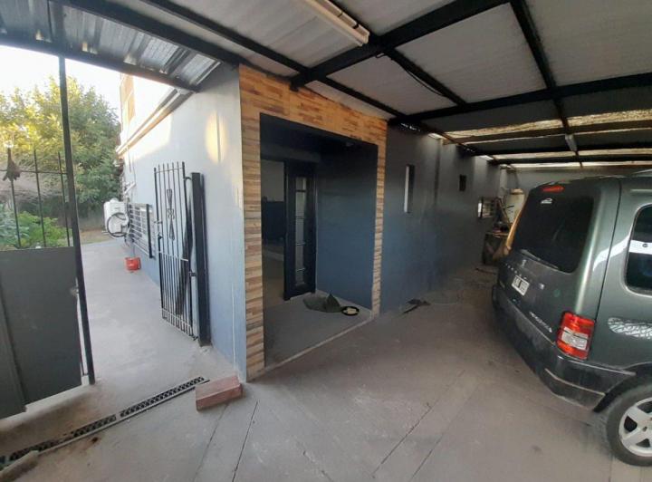 CASA 3 AMBIENTES VENTA COCHERA MERLO 2