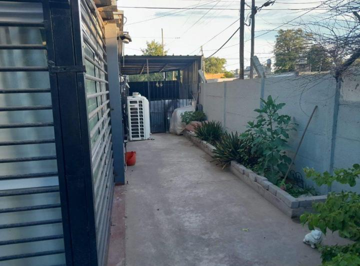 CASA 3 AMBIENTES VENTA COCHERA MERLO 4
