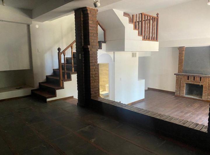 VENDE CASA 5 AMBIENTES CASTELAR 3