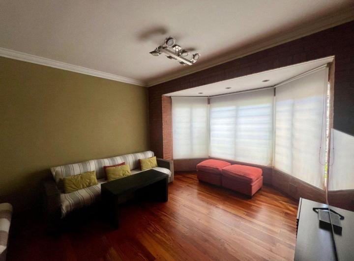 Casa 5 ambientes Pileta Cochera Barrio Naon 3
