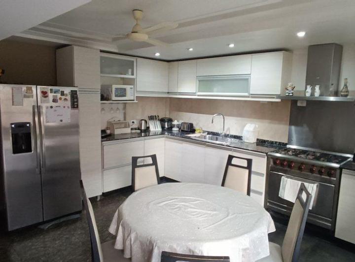 ESPECTACULAR CASA EN VENTA. 7 AMBIENTES -MATADEROS 4