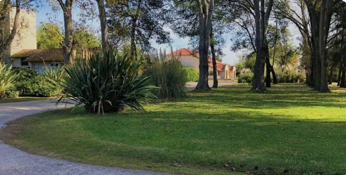 TERRENO CLUB DE CAMPO LA FEDERALA LOBOS 2