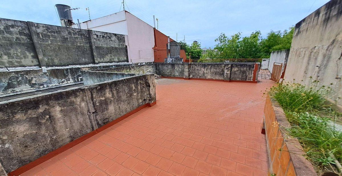 VENTA CASA 7 AMBIENTES  MULTIFAMILIAR
