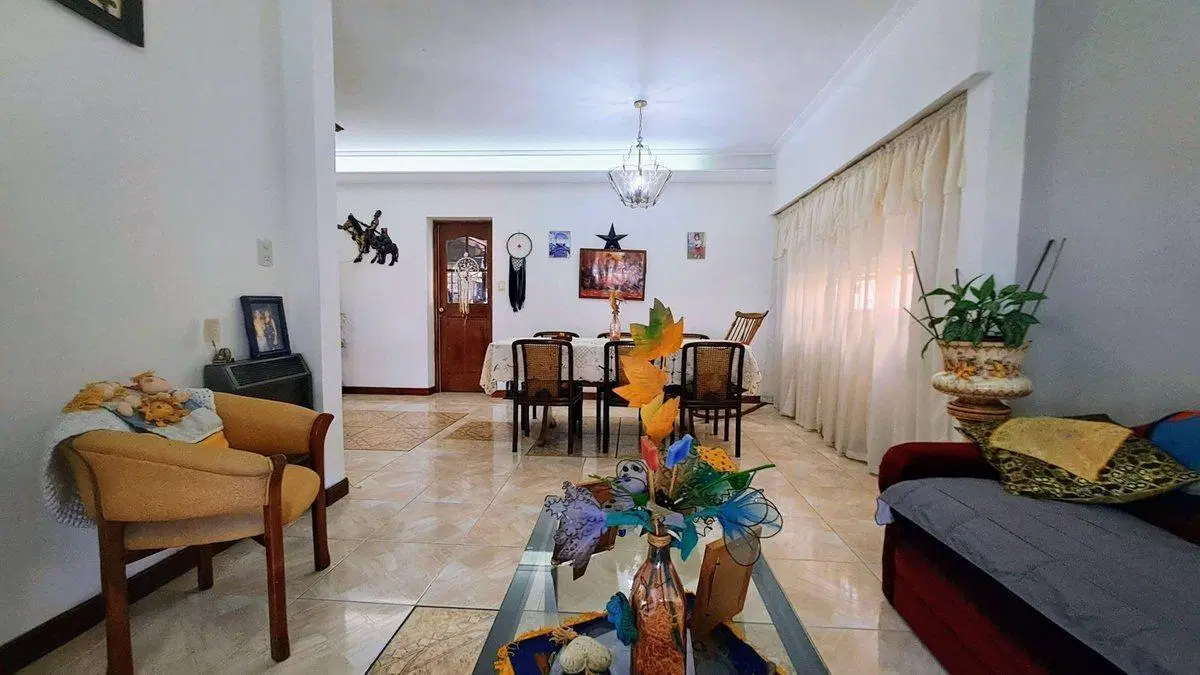 CASA 6 AMBIENTES MULTIFAMILIAR  LOMAS DEL MIRADOR 3