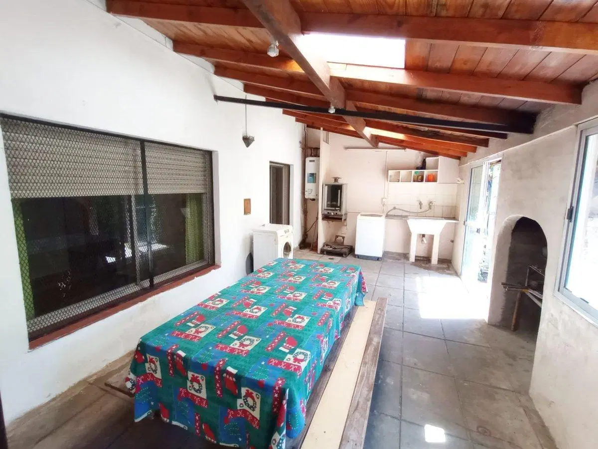 CASA VENTA 4 AMBIENTES CASTELAR 3