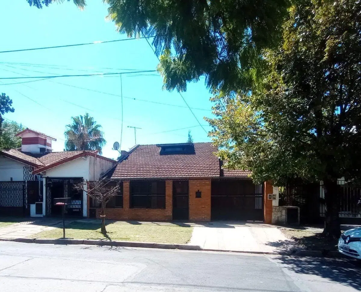 CASA VENTA 4 AMBIENTES CASTELAR 5