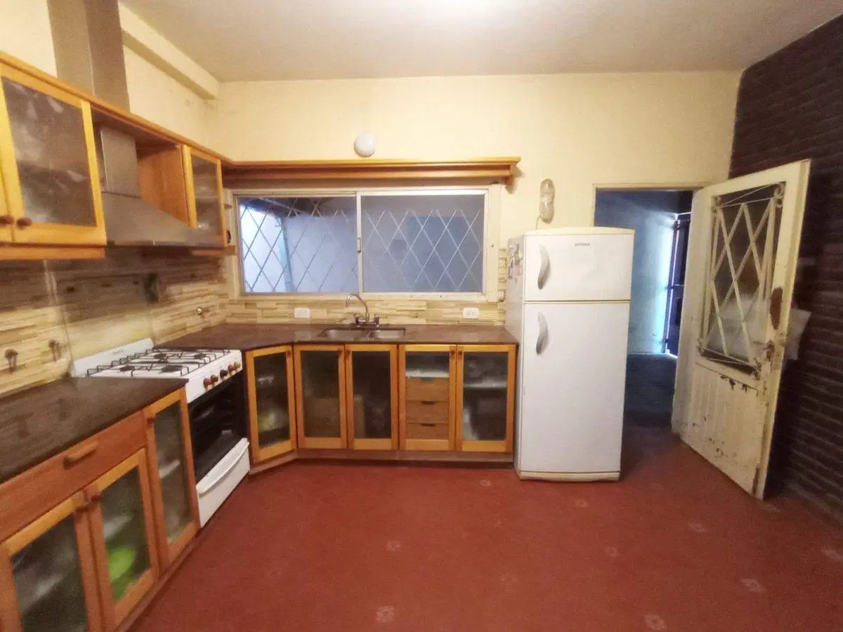 CASA VENTA 4 AMBIENTES CASTELAR 2