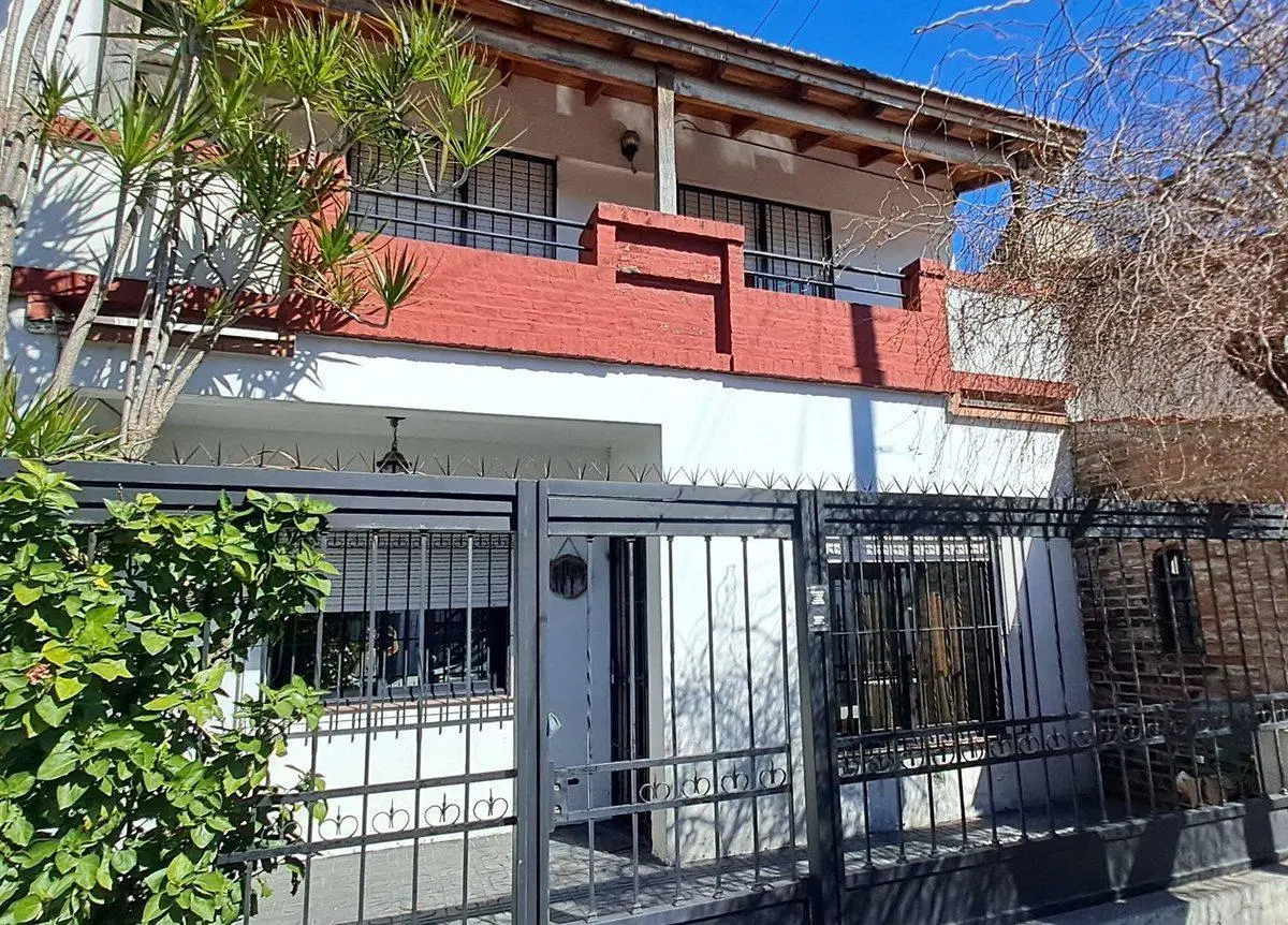 NUEVO VALOR! CASA EN DOS PLANTAS CIUDAD EVITA 3