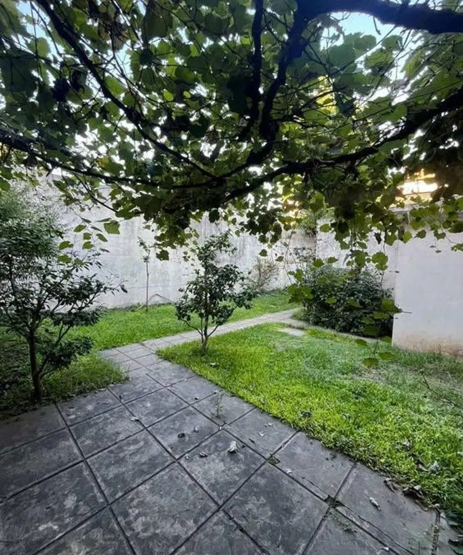 Venta casa 6 ambientes con local al frente 2