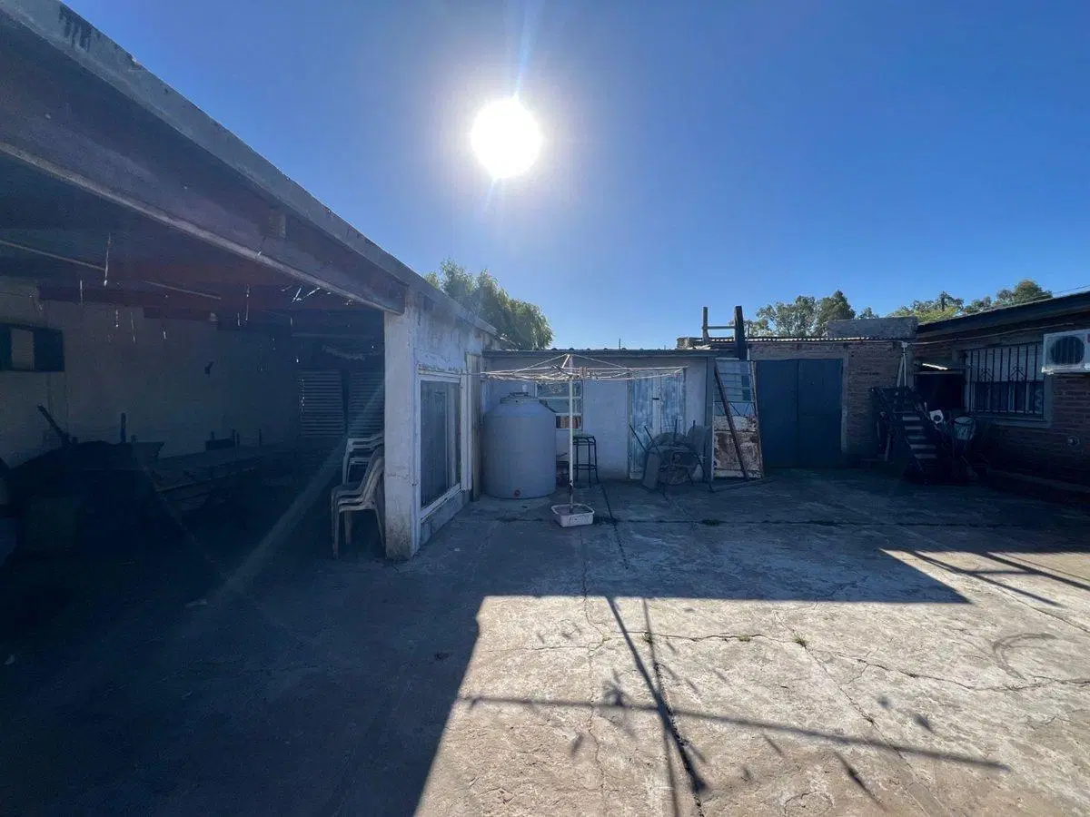 CASA 3 AMBIENTES VENTA CARLOS SPEGAZZINI 3