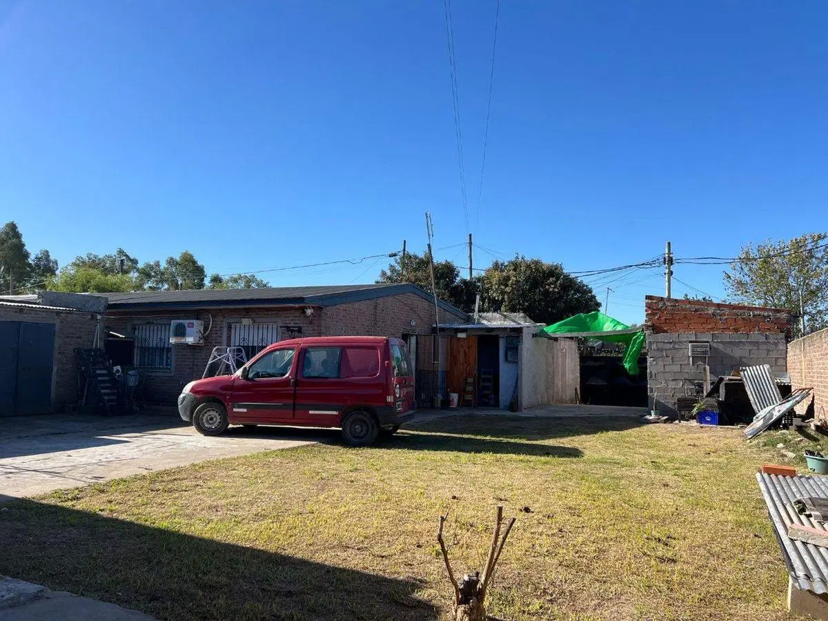 CASA 3 AMBIENTES VENTA CARLOS SPEGAZZINI 2