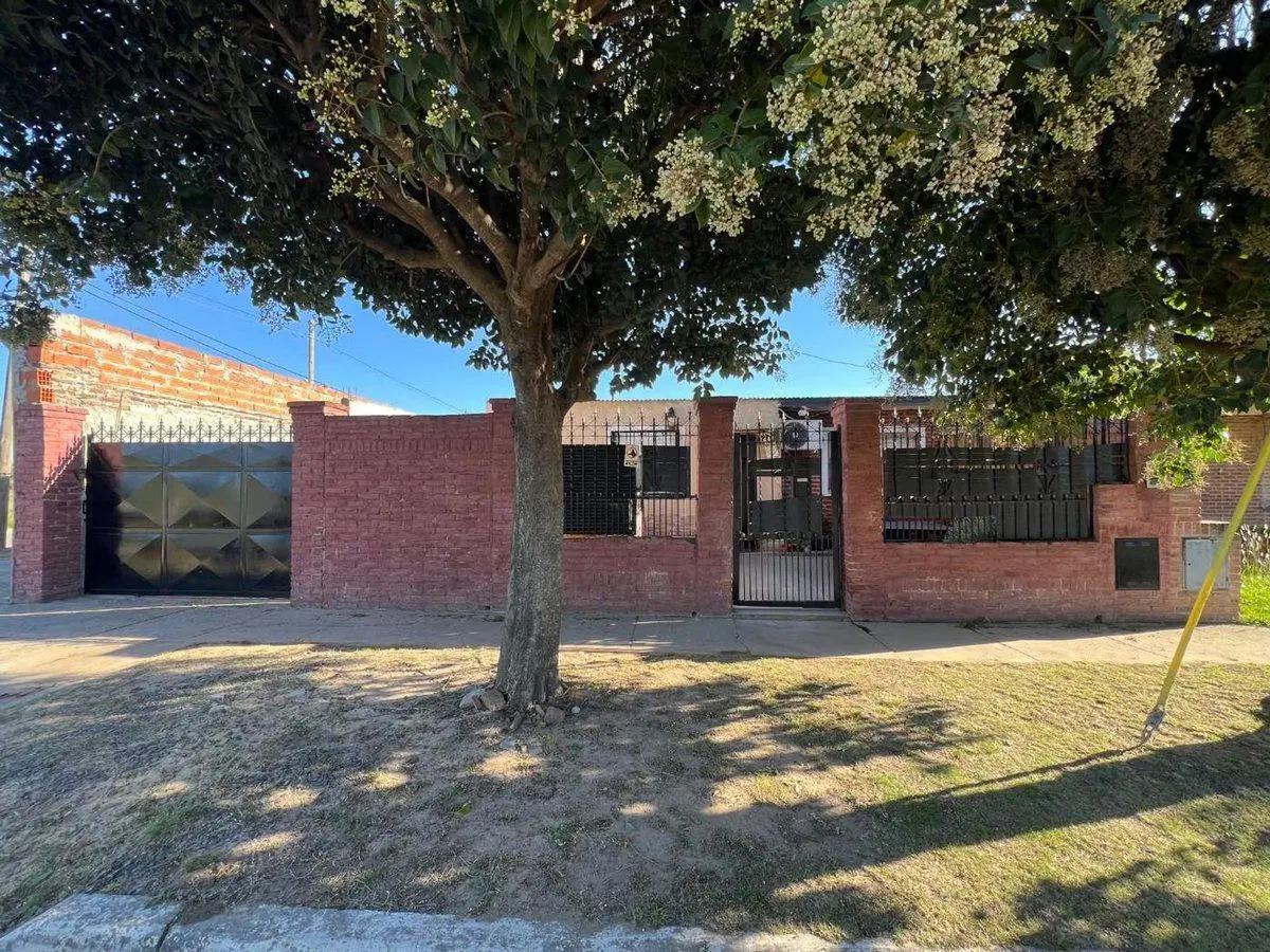 CASA 3 AMBIENTES VENTA CARLOS SPEGAZZINI 4