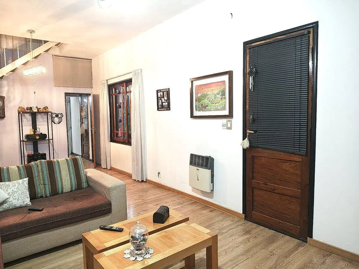 Venta casa 3 ambientes cochera 4