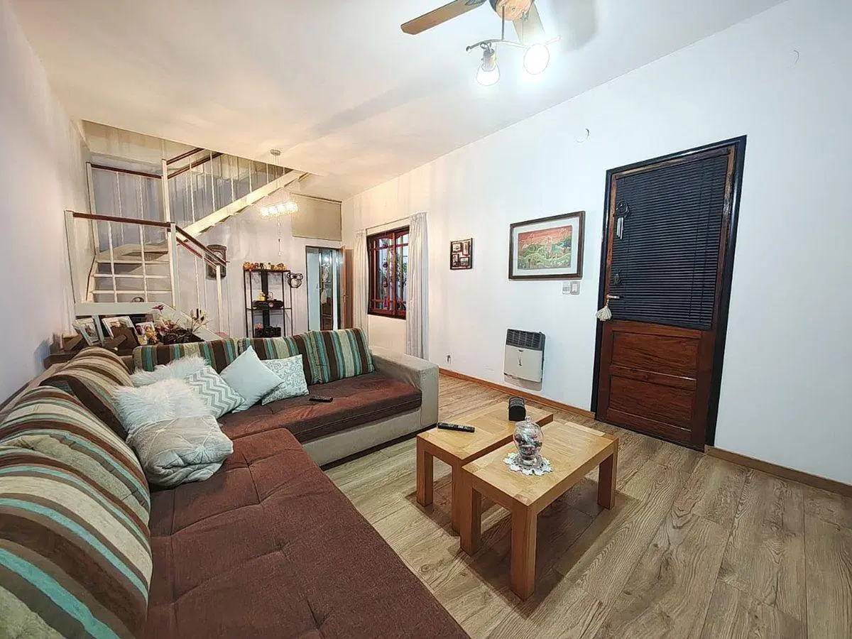 Venta casa 3 ambientes cochera 4