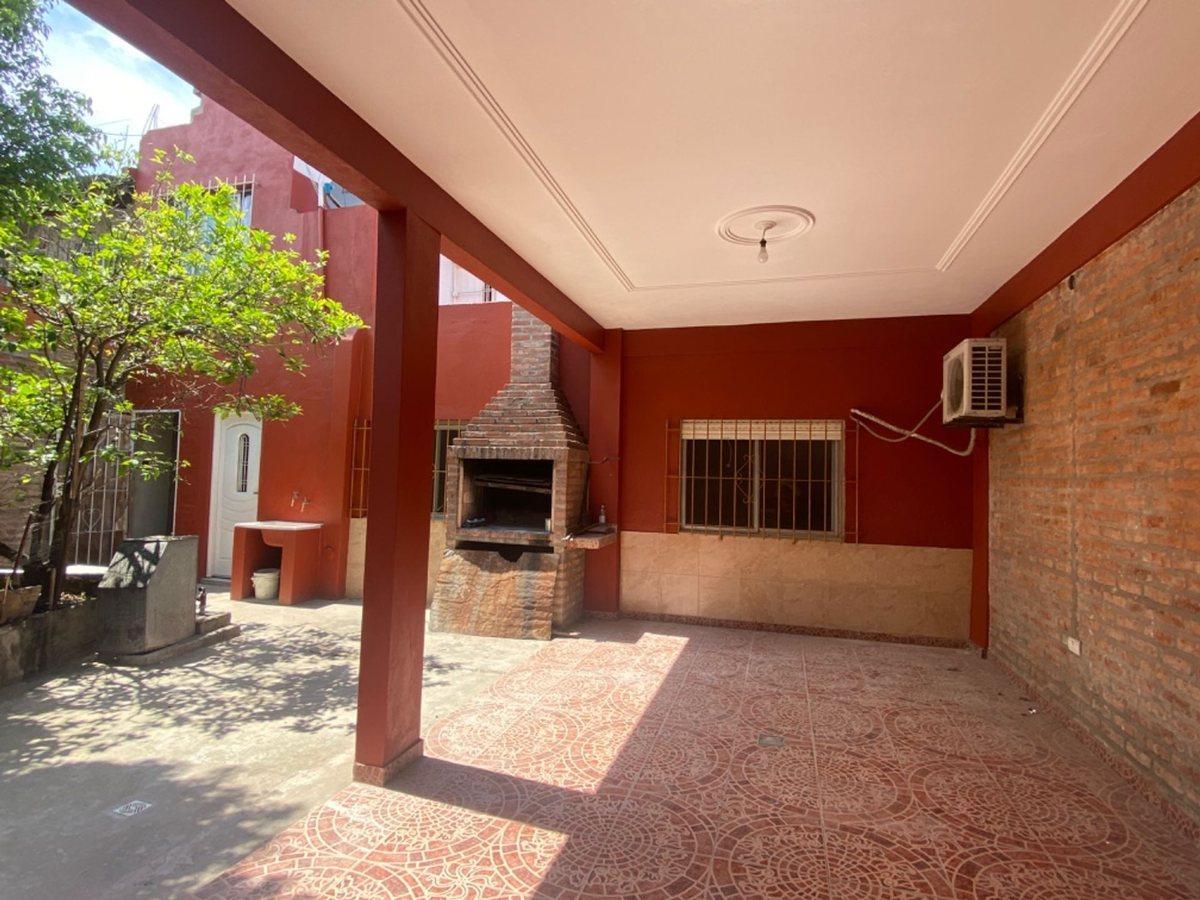 VENTA CASA 6 AMB MULTIFAMILIAR LOCAL Y GARAGE