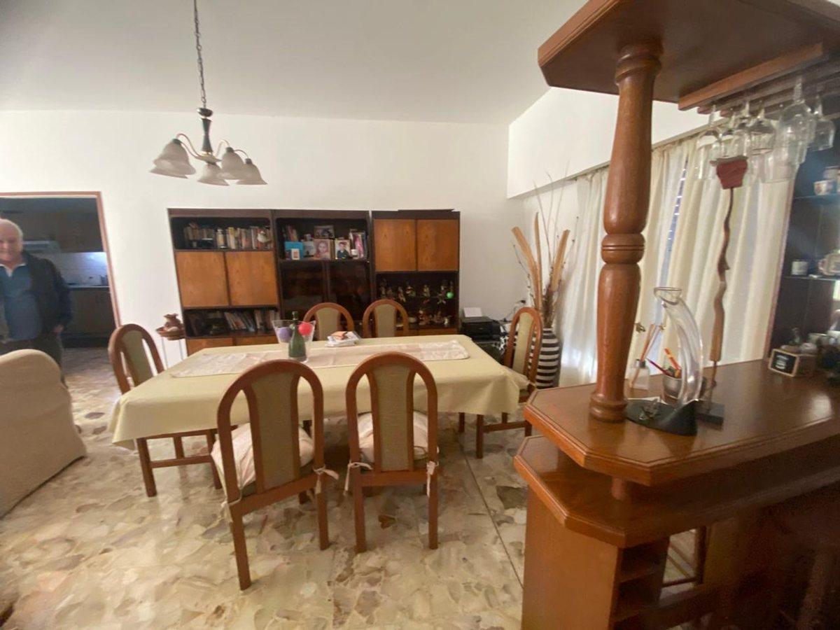CASA MULTIFAMILIAR CON DEPOSITO  VENTA CASEROS