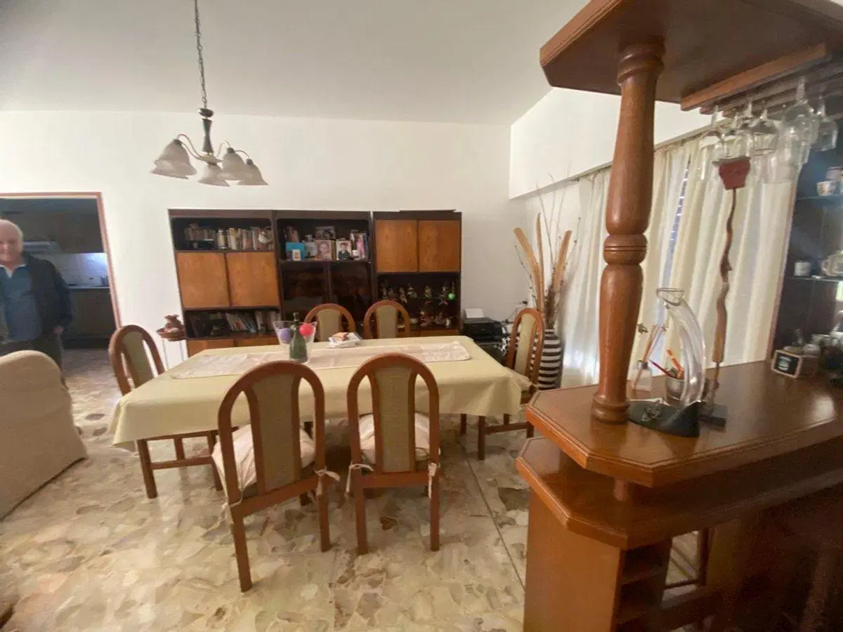 CASA MULTIFAMILIAR CON DEPOSITO  VENTA CASEROS 4