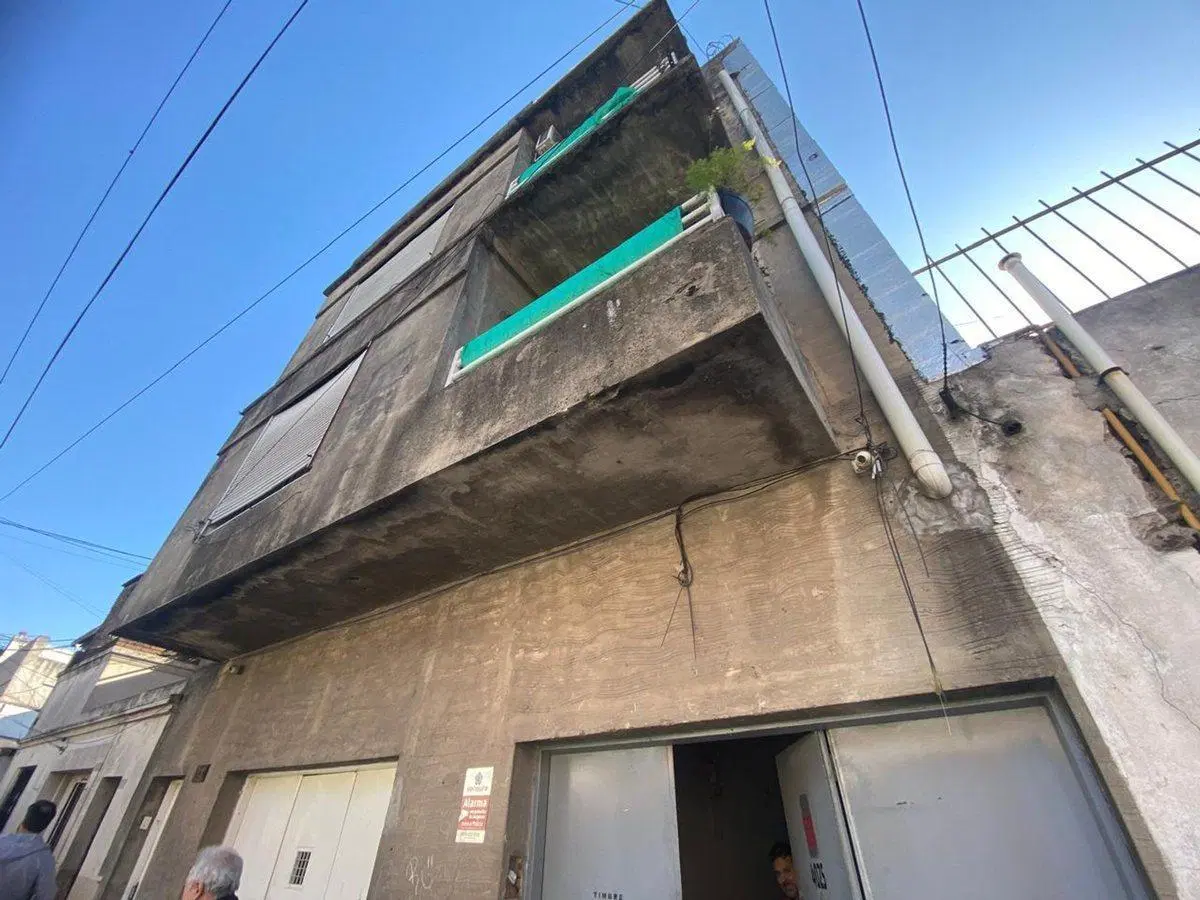 CASA MULTIFAMILIAR CON DEPOSITO  VENTA CASEROS 3